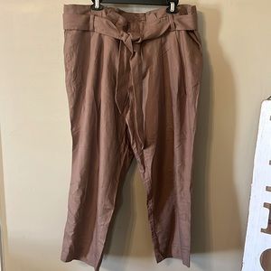 Loft brand cropped linen blend pants. Brand new with tags. Size 16.